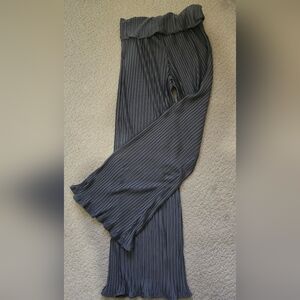 Love Cameron Size L Pleated Gray Elastic Waist Flare Bottom Pants Long